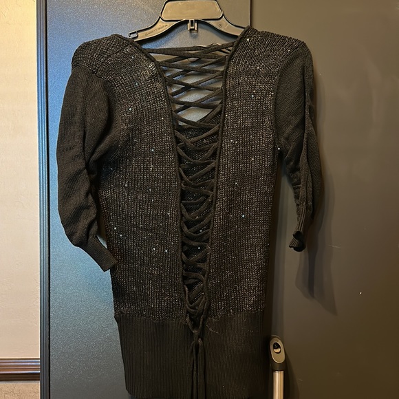 Buckle BKE black metallic thread sequined back lace-up v-neck sweater NWT - Picture 4 of 5